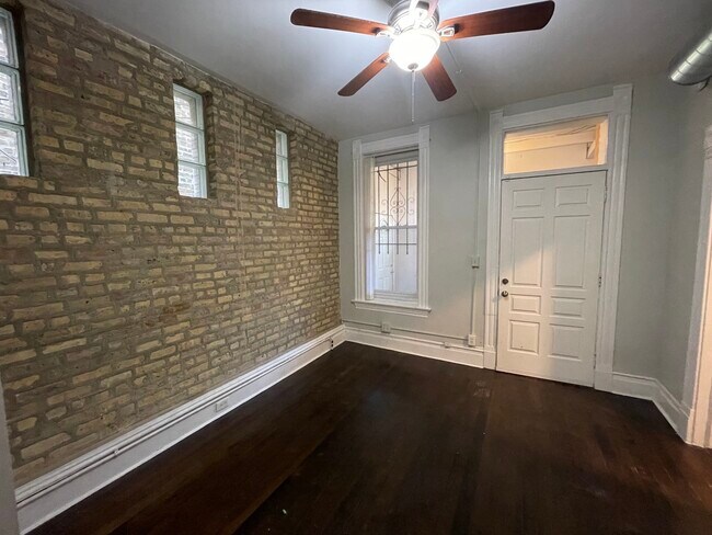 Building Photo - 826 N Winchester Ave