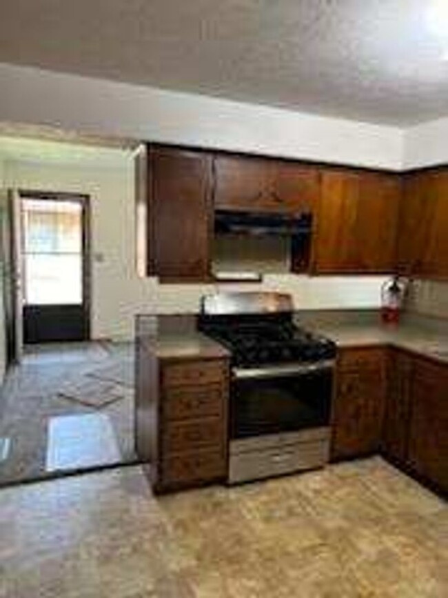Building Photo - Cute clean 1 bedroom 1 bath apartment
