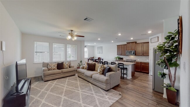 Building Photo - 31415 Whitcombe Summit Wy