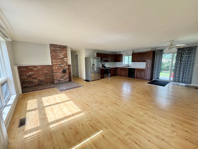 Building Photo - 21 Wardwell Rd
