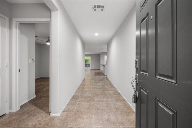 Building Photo - Beautiful 3 Bd, Single-Story Solar Powered...