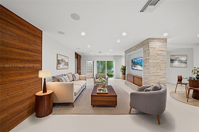 Foto del edificio - 6001 N Bay Rd