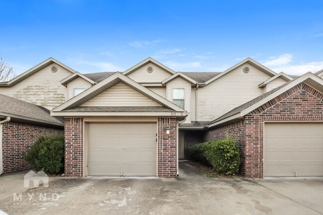 Building Photo - 313 W Thurman St