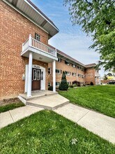 Building Photo - 525 N Highview Ave