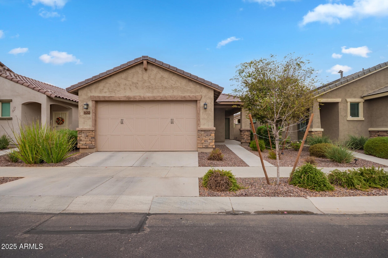 Foto principal - 14202 W Willow Ave
