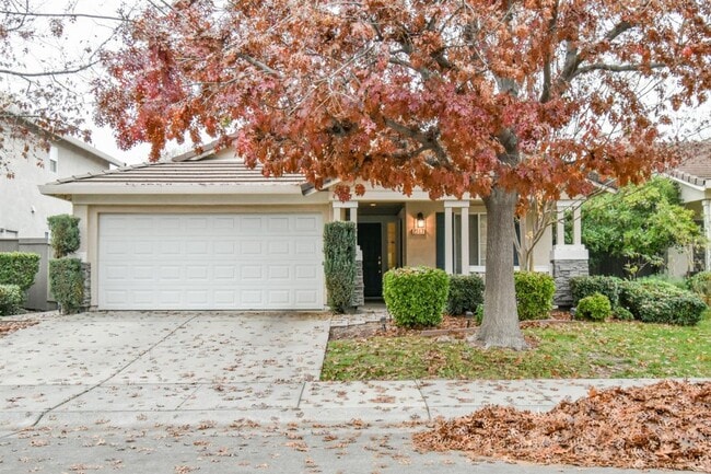Building Photo - Gorgeous single story home in very desirab...