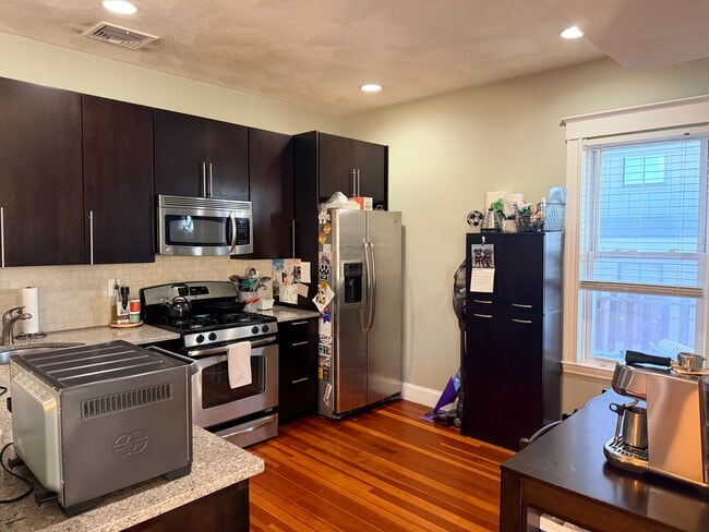 Photo - 211 W 8th St Apartment