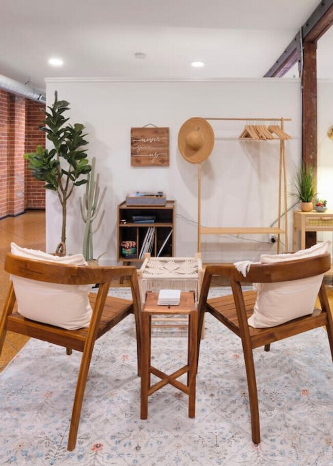 Foto del edificio - 120 E 13th St