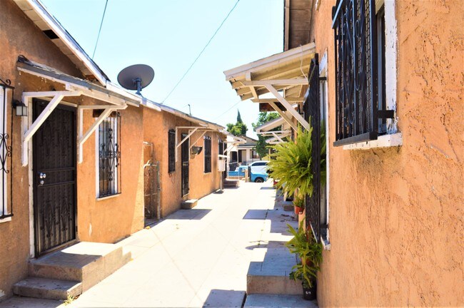 Foto del edificio - 1817 E 70th St