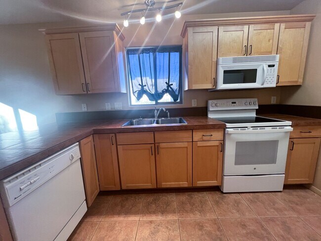 Foto del edificio - 5915 Thunder Ridge Rd