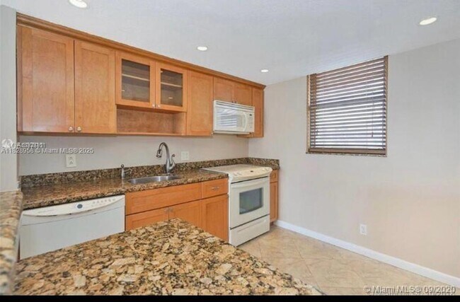 Foto del edificio - 3703 NE 166th St