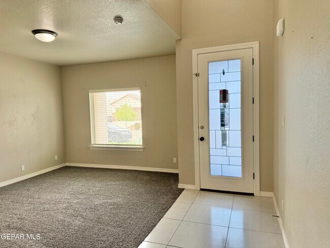 Foto del edificio - 12824 Linstead Ave