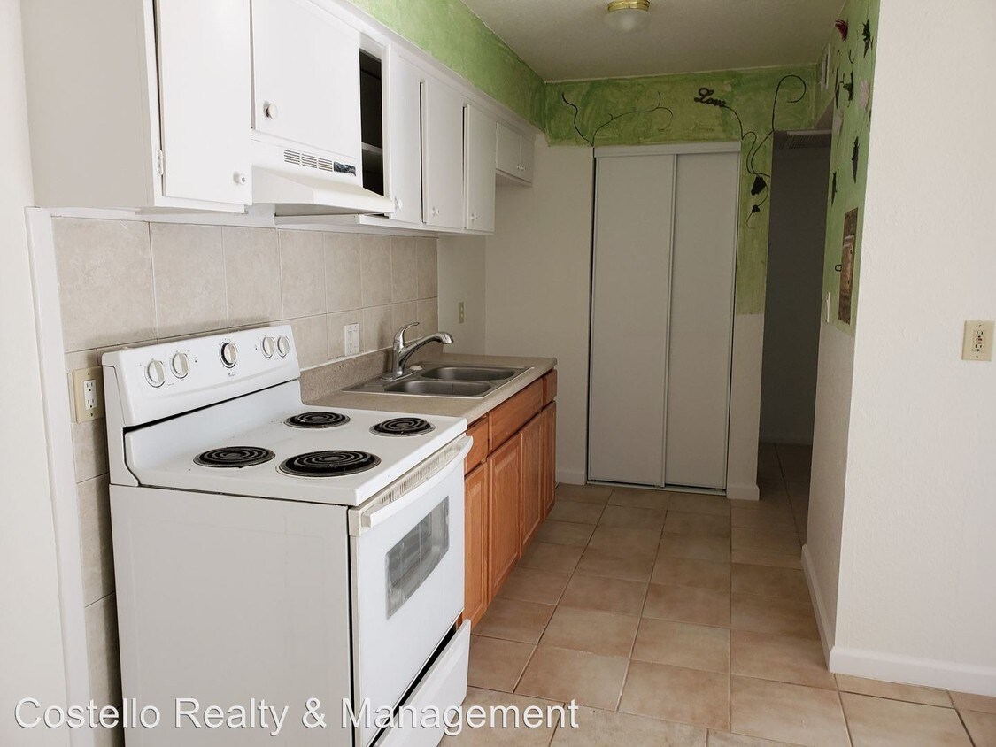 Foto principal - 860 N Held Rd