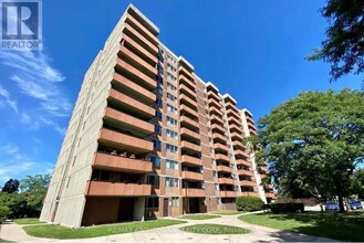 Building Photo - 165 La Rose Ave
