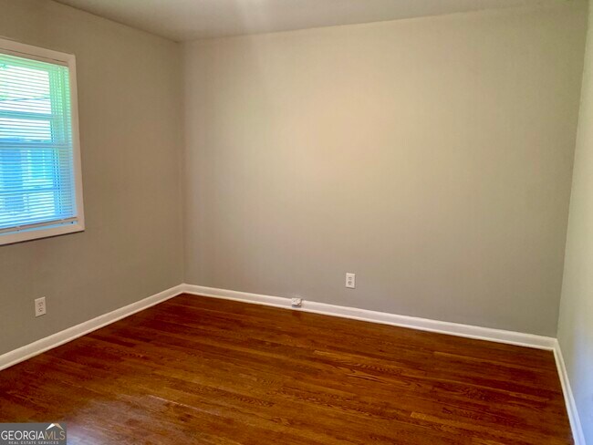 Building Photo - 1586 Line St