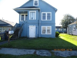 Building Photo - 913 W 1st St
