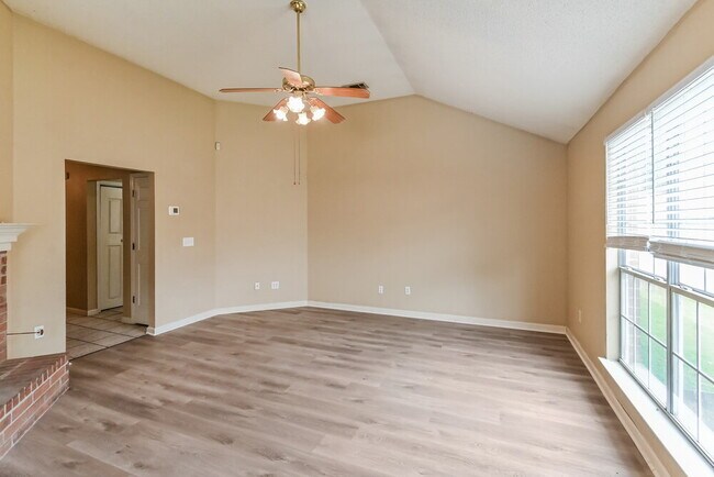 Foto del edificio - 8090 Bensford Ln
