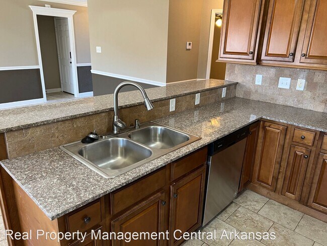 Foto del edificio - 3 br, 2 bath House - 13 Lilly Ann, Circle