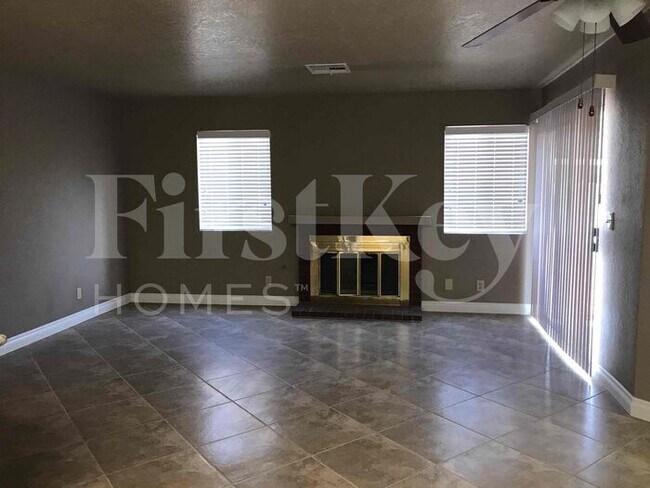 Foto del edificio - 419 Rutherford Cir