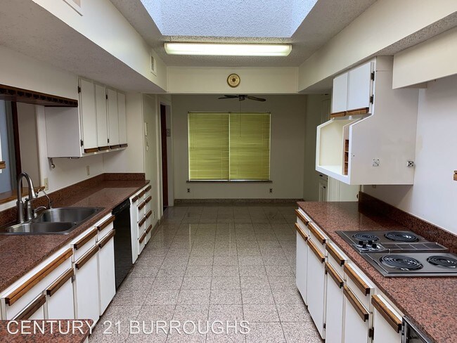 Building Photo - 3 br, 2 bath House - 3130 Manila Dr
