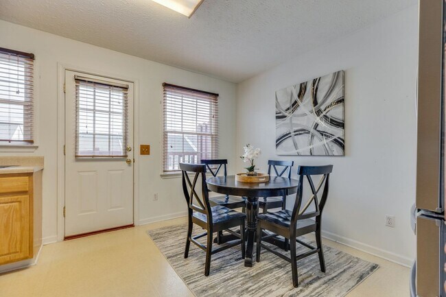 Foto del edificio - 659 Beaverview Dr