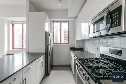 Building Photo - 440 W 35th St