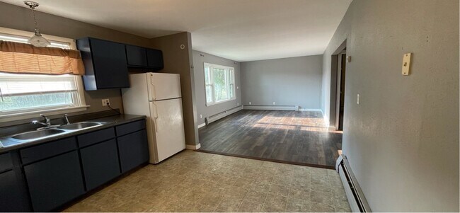 Building Photo - 1319 W Alcott Ave