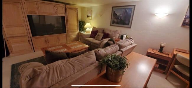 Foto del edificio - 160 Riverside Ct