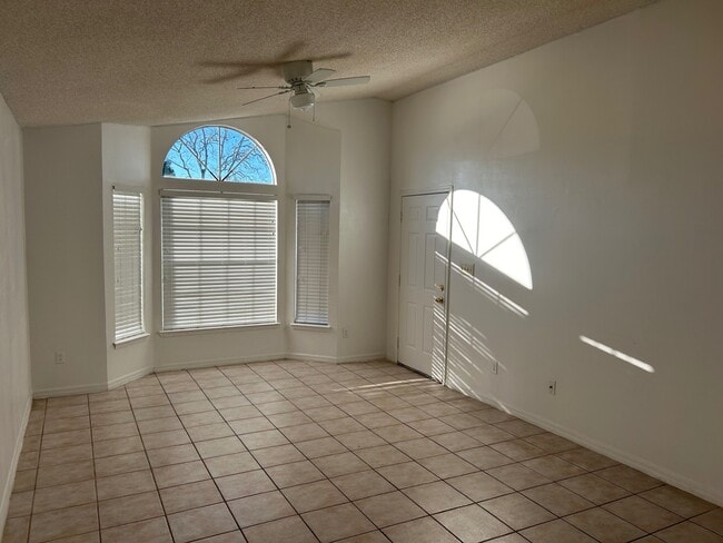 Building Photo - 306 San Gabriel St