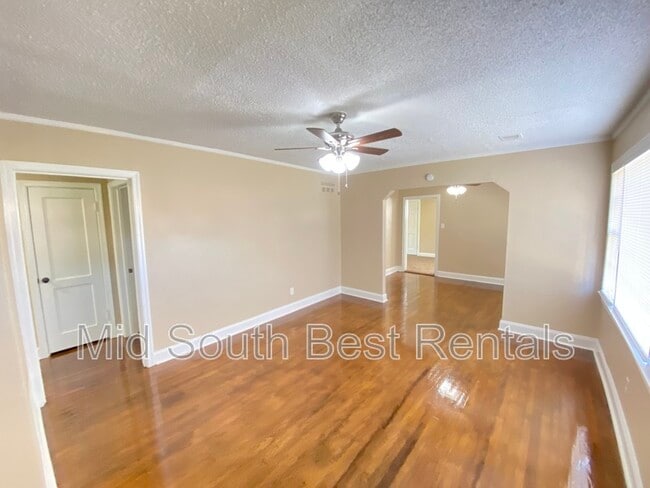 Building Photo - 1050 E Shankman Cir