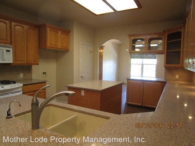 Building Photo - 3 br, 2.5 bath House - 4002 Little John Road