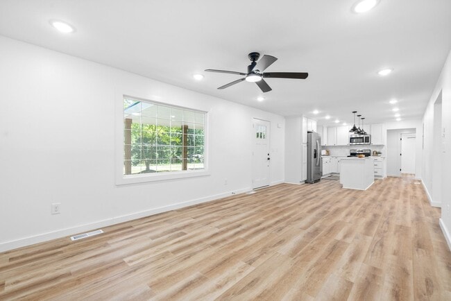 Building Photo - Fantastic Fully-Renovated Home in Kingston Springs on Almost 1 Acre!