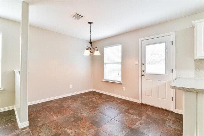Building Photo - 4722 San Antonio River Dr