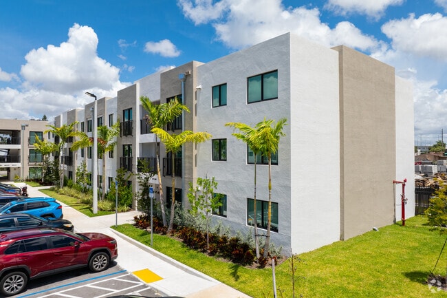 Building Photo - Palm Gardens