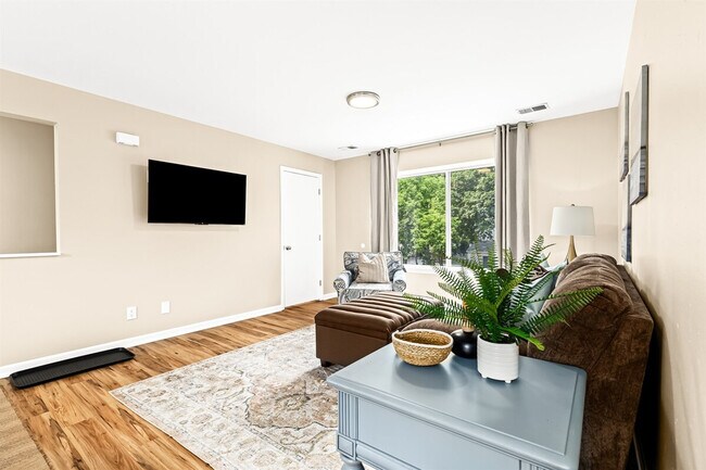 Foto del edificio - 18365 Sharon Ln