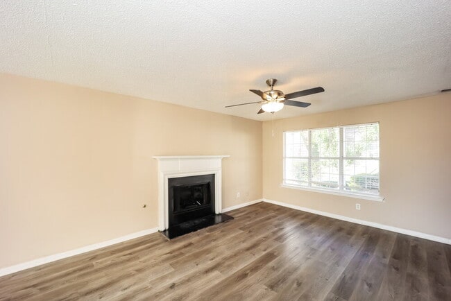 Foto del edificio - 255 Summer Hill Cir