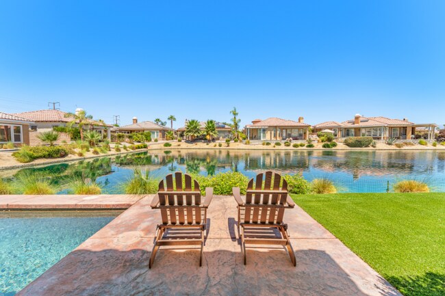 Foto del edificio - 65 Shoreline Dr