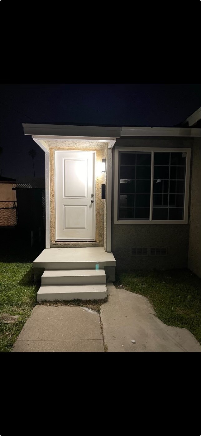 Photo - 335 W Almond St House