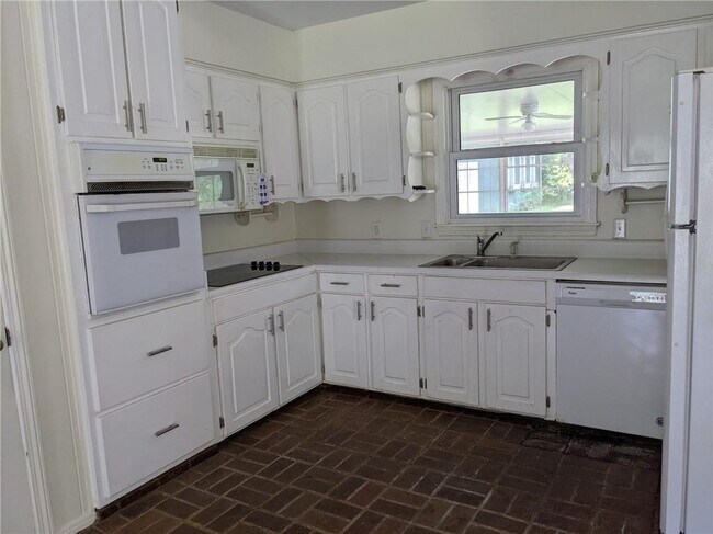 Foto del edificio - 4356 Montclair Cir E