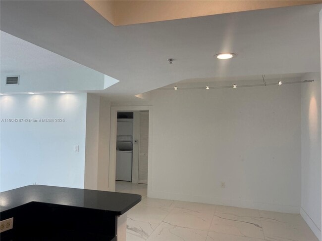 Foto del edificio - 18800 NE 29th Ave