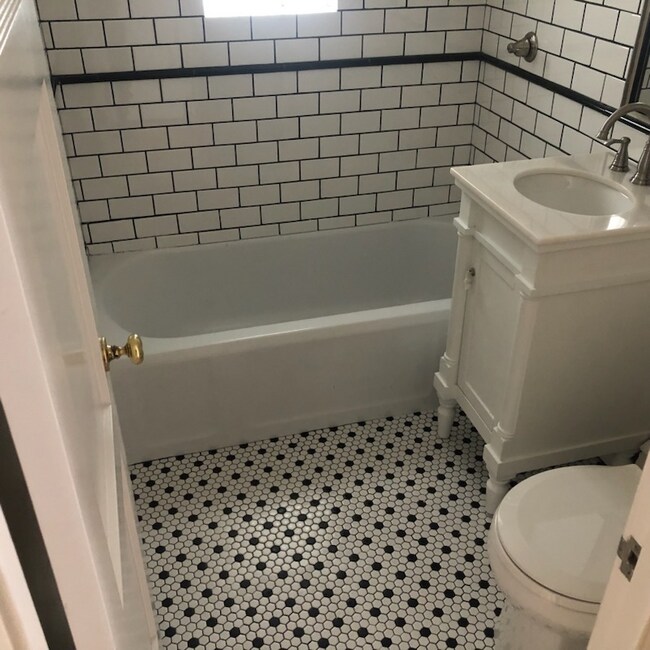 Foto del edificio - 1227 S Division St