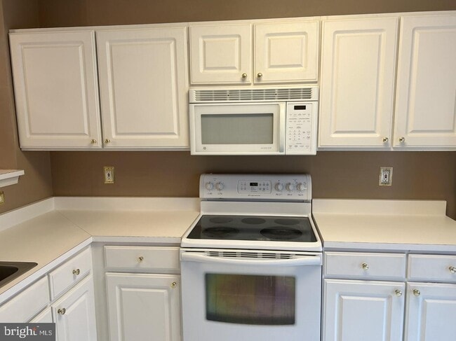 Building Photo - 1701 Fallowfield Ct