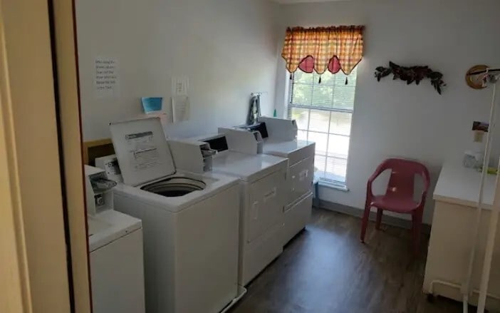 Building Photo - 149 E Jones St