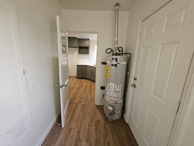 Foto del edificio - 931 N Screenland Dr