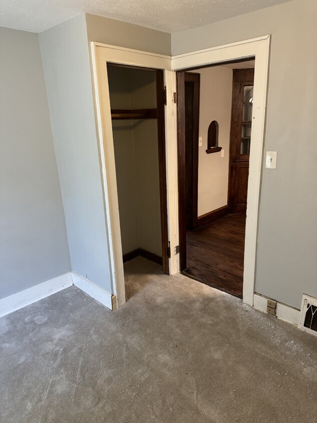 Primary Photo - 4 Bedroom/1.5 Bathroom Single Family on Qu...