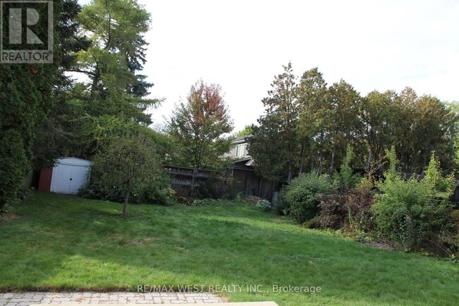 Building Photo - 3121 Victoria St