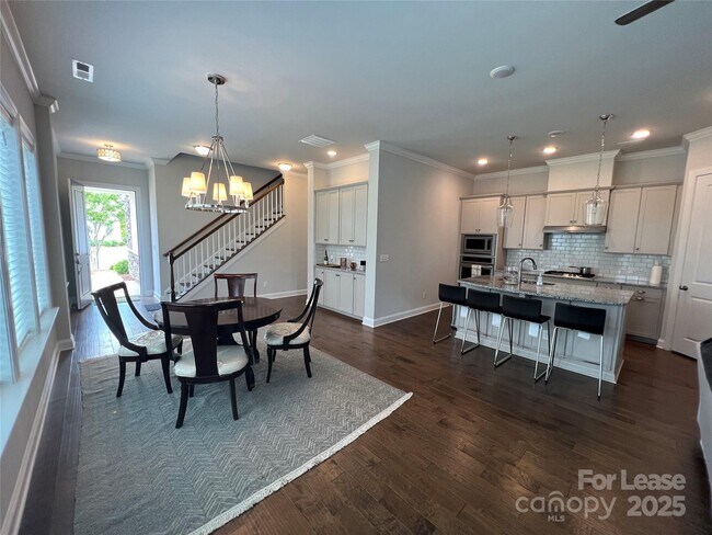 Foto del edificio - 9735 Briarwick Ln