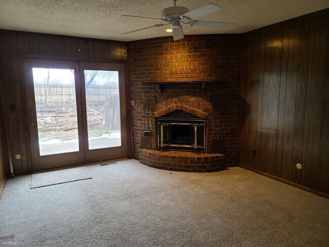 Building Photo - 3 br, 2.5 bath House - 13420 W 102nd St