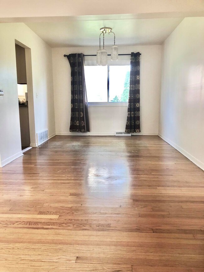 Foto del edificio - 2139 W Farwell Ave