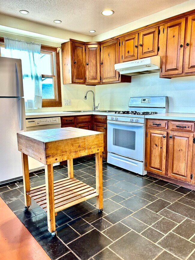 Foto del edificio - 185 US-4